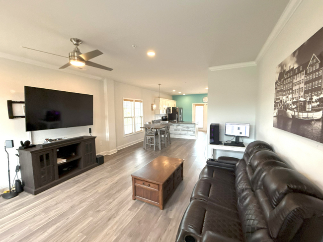 Building Photo - 812 Moen Pl