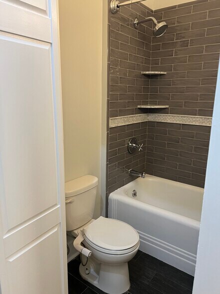 Building Photo - 40 Nichols St