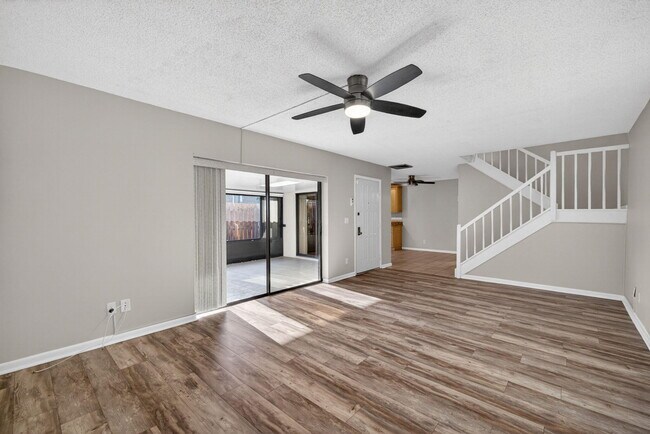 Building Photo - 5612 SE Riverboat Dr