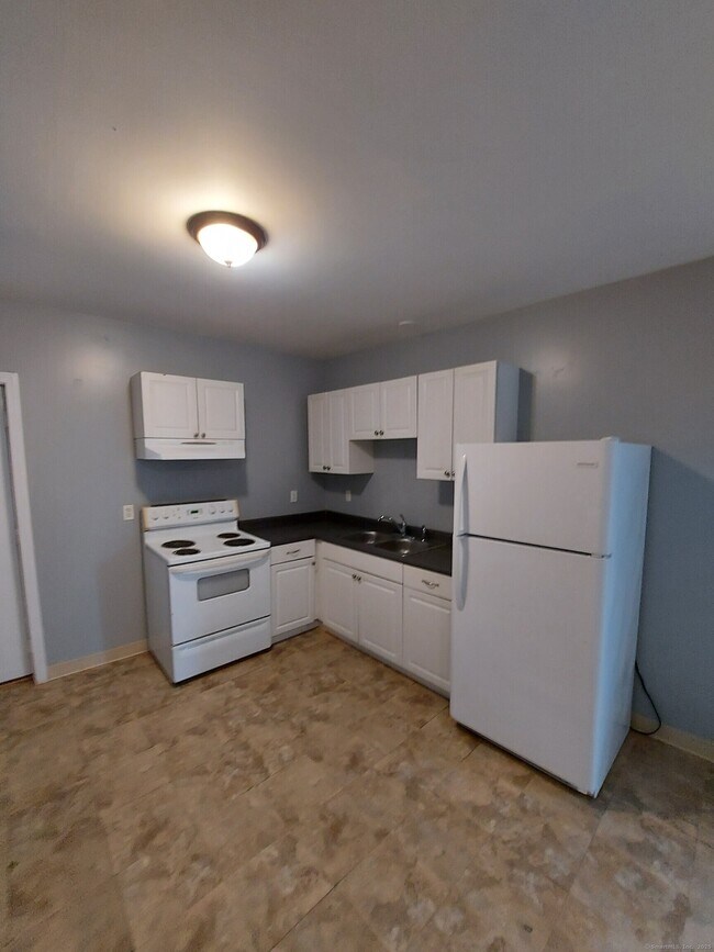 Primary Photo - 50 Hunters Ave