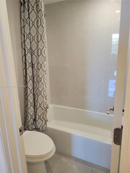 Building Photo - 3401 N Country Club Dr