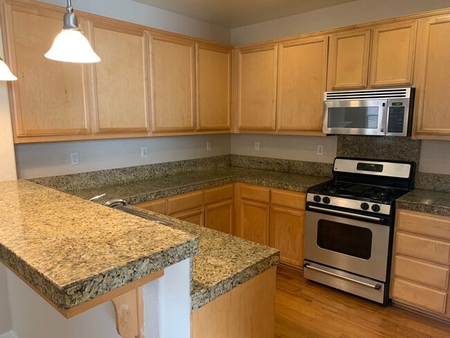 Building Photo - Beautiful 4 Bedroom, 2.5 Bath Mountain Hou...