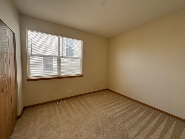 Building Photo - 1991 Westridge Pl