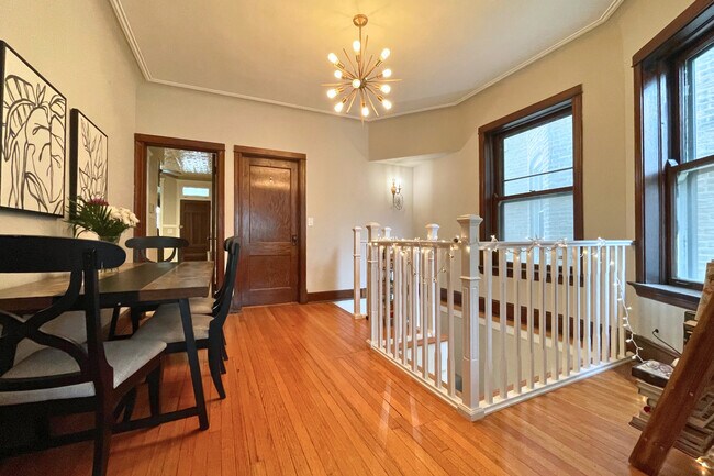 Building Photo - 3727 N Lakewood Ave