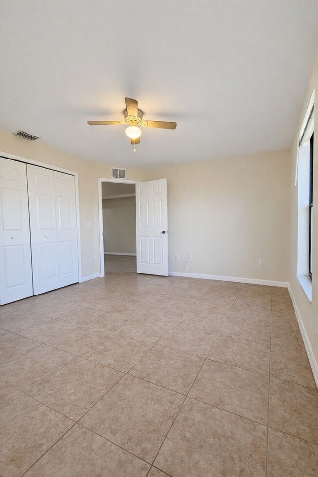 Building Photo - 2139/2141 SW 8TH PLACE