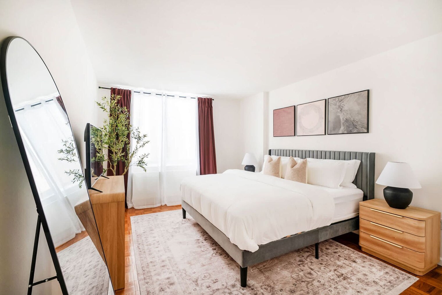 Building Photo - 350 W 43rd St