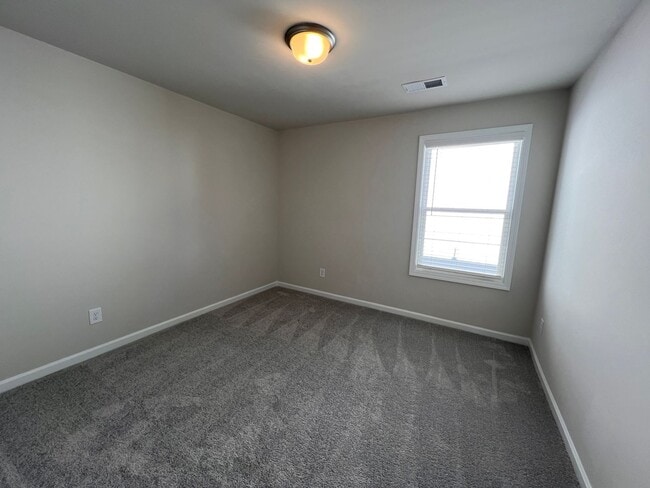 Building Photo - 820 Justify Lp