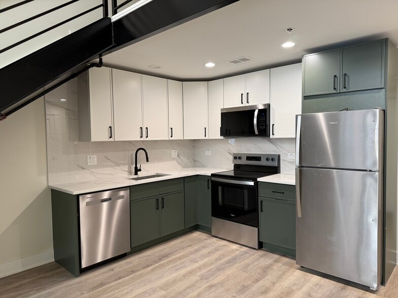 Building Photo - 1453 Maple Ave