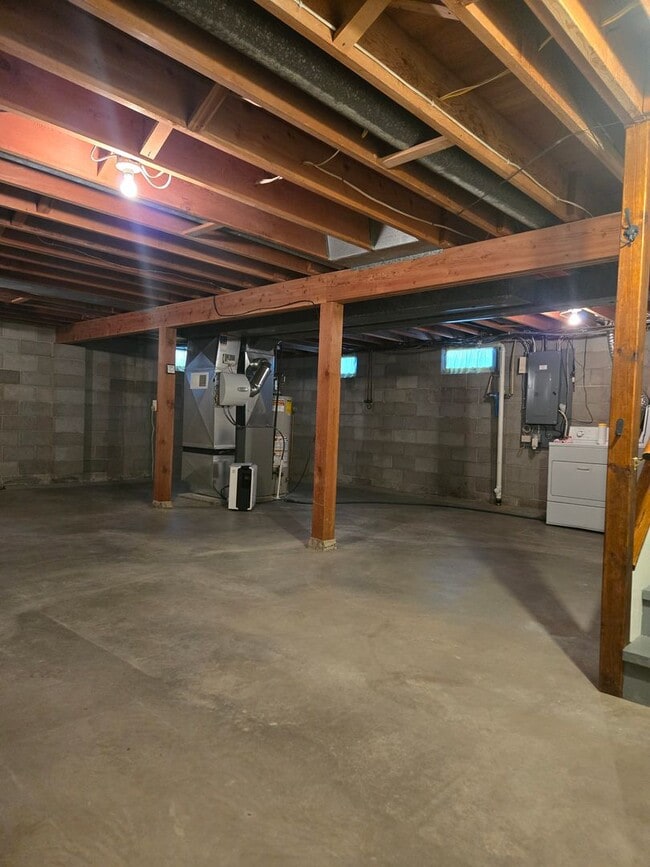 Building Photo - 922 E 12th Ave