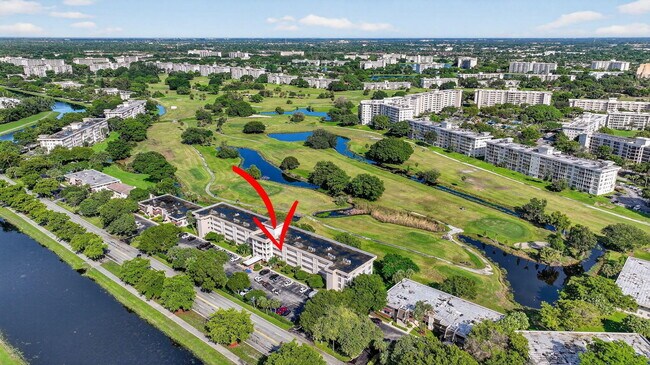 Building Photo - 2651 S Palm Aire Dr