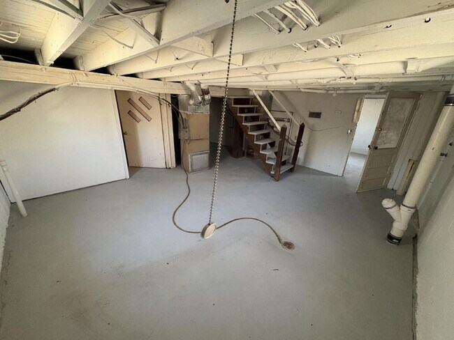 Building Photo - Move in ready home for lease.