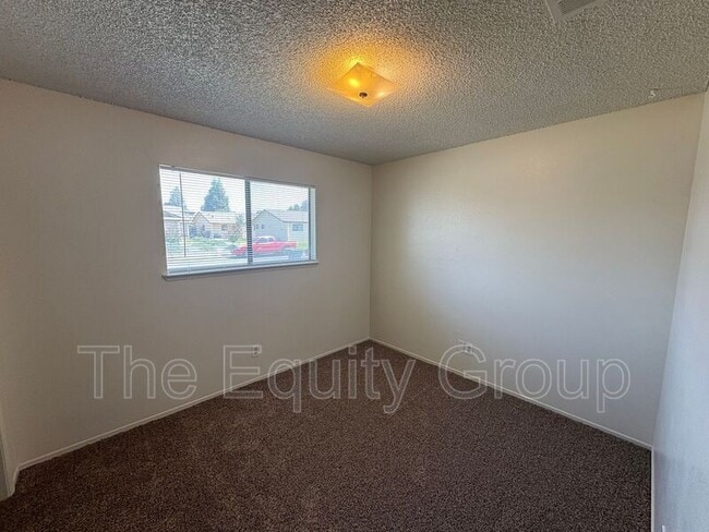 Building Photo - 409 E Roosevelt Ave
