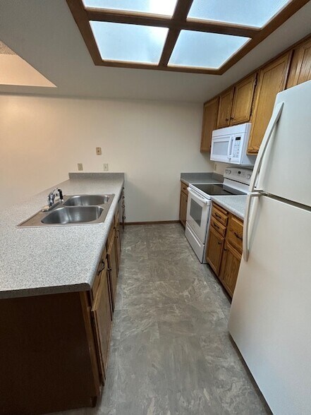 Building Photo - 403 Forest Edge Ln