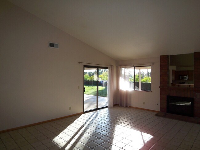 Building Photo - Charming 3Br/2Ba Single Story House W/3 Car Garage in Poway