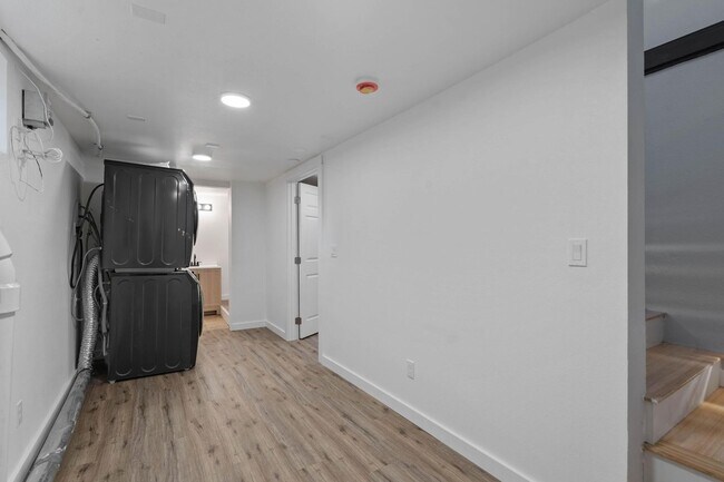 Building Photo - Unique, spacious 4-bdrm/3-bath Craftsman w/ lots of character. Bonus room, near Alberta District!