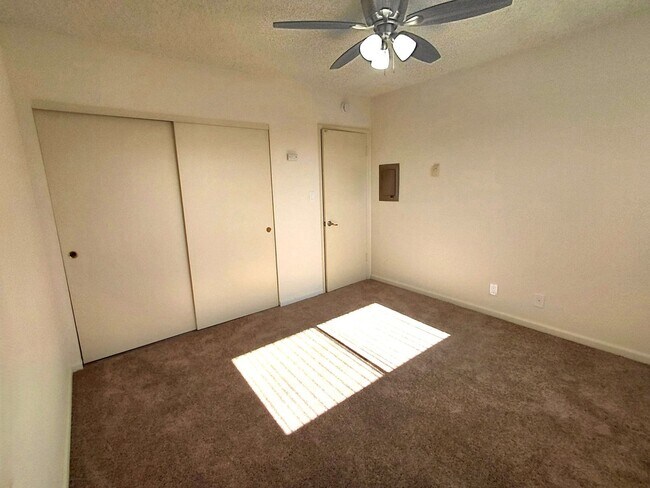 Building Photo - Memorial Apartments- Super Clean 2 Bedroom 1 Bath Apartment in Memorial Heights