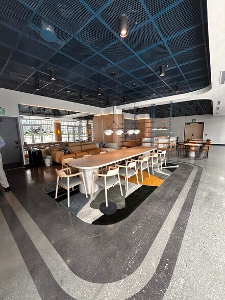 Building Photo - 1940 NW 2nd Ct