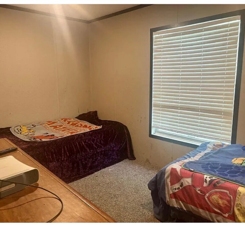 Building Photo - 911 Little Ln