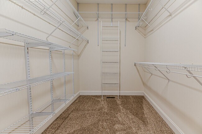 Building Photo - Perfectly Located 4-Bedroom Home Minutes from I-295, Hope Mills & Fort Bragg!