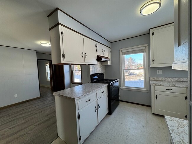 Building Photo - 261 Litchfield St