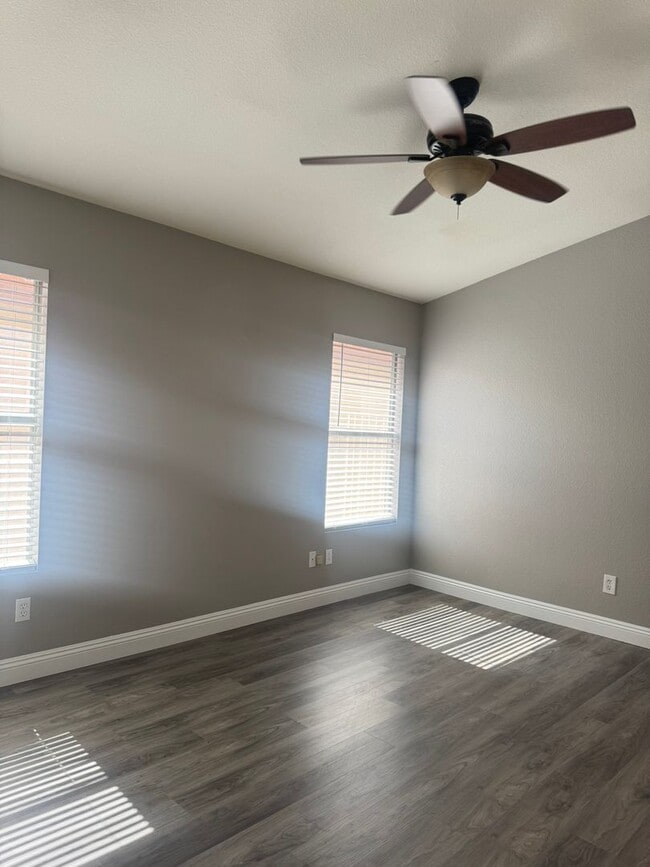 Building Photo - Beautifully Renovated 2 Bed Single Story Home