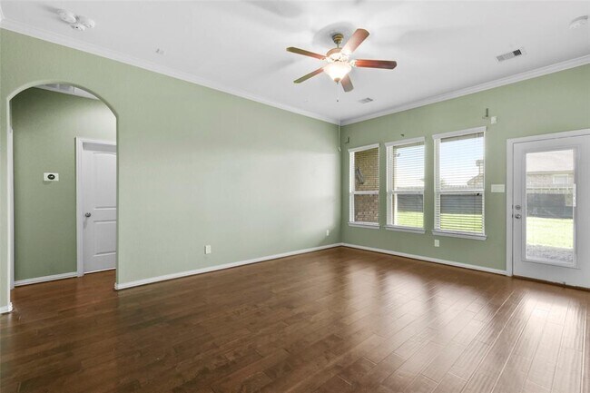 Building Photo - 15606 Kensington Bluff