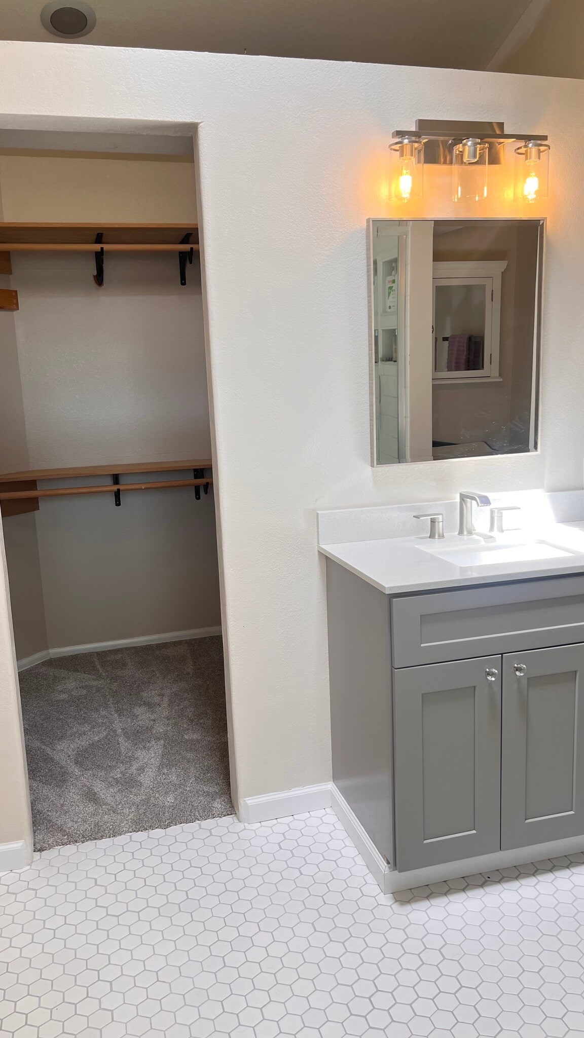 Master Bath Vanity 2 - 5870 S Rock Creek Dr