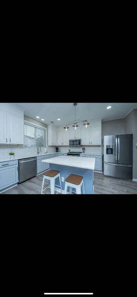 Building Photo - 103 Graduate Ln