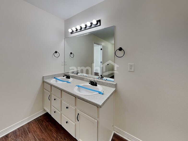 Building Photo - 793 E 2000 S