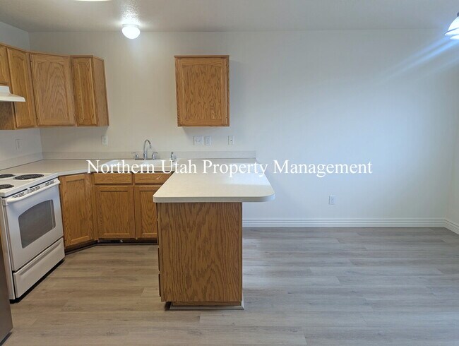 Building Photo - 3 Bed 2.5 Bath HVAC