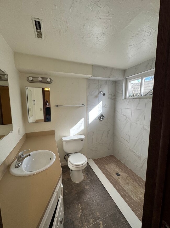 Building Photo - Single Family Home