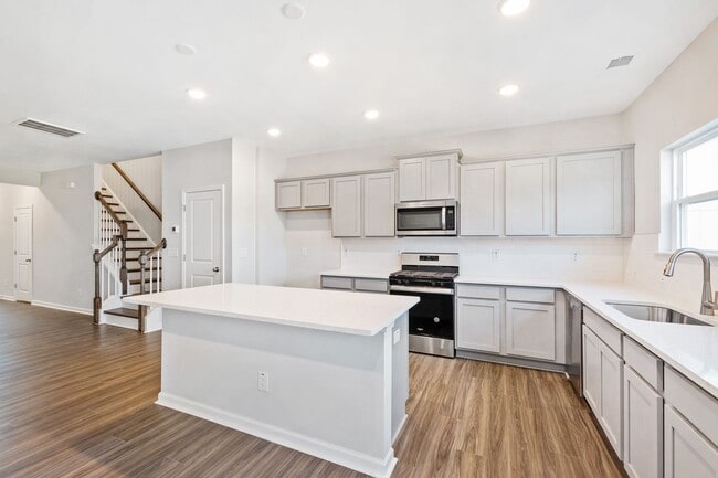 Building Photo - Luxurious 3-Bedroom Townhome Living in the...