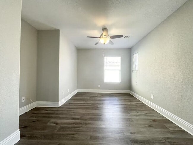 Building Photo - Nice two-story home with 4 bedrooms