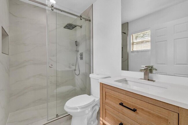 Building Photo - 4945 Fulton St