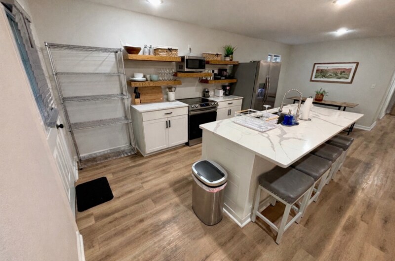 Building Photo - 1528 E Devine St