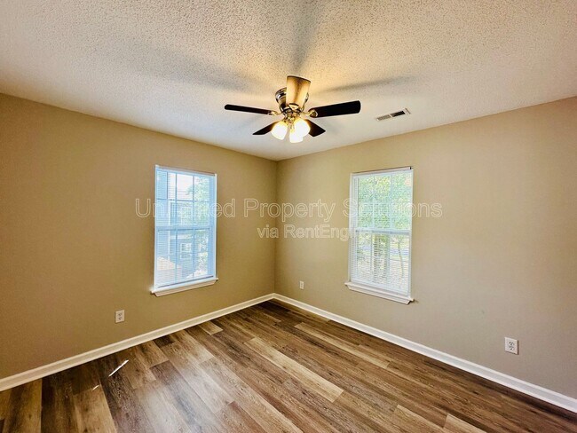 Building Photo - 811 Bonham Ave