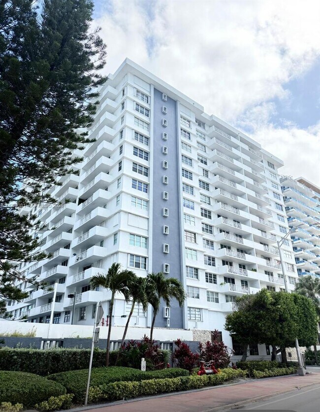 Building Photo - 5825 Collins Ave