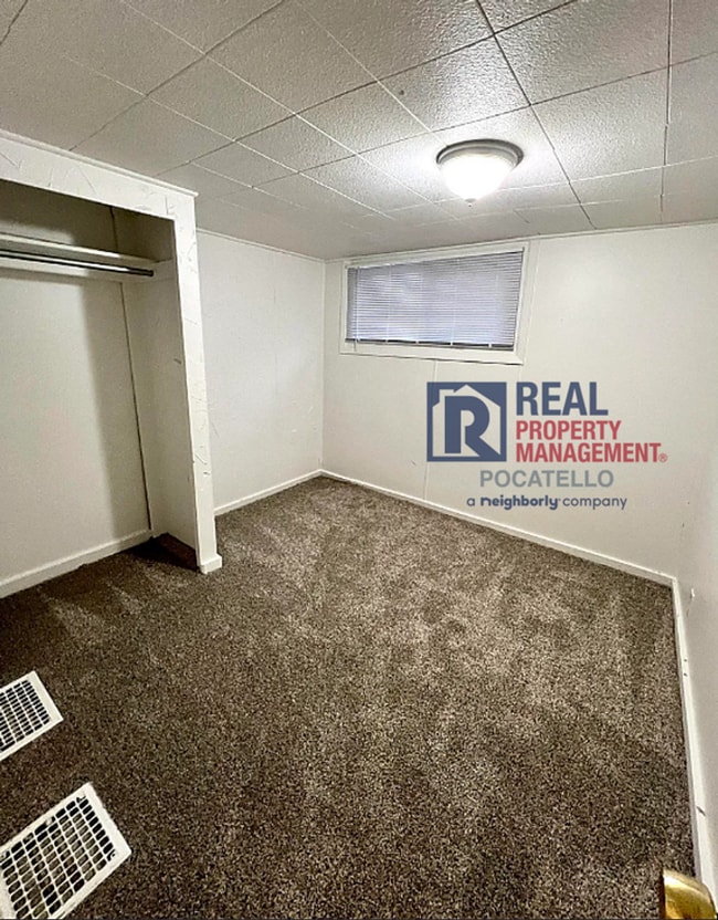 Building Photo - 3 bed 1 bath house - Near ISU