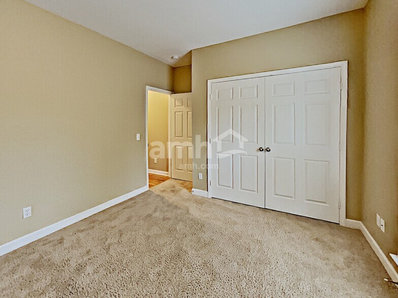 Building Photo - 165 Bland Dr