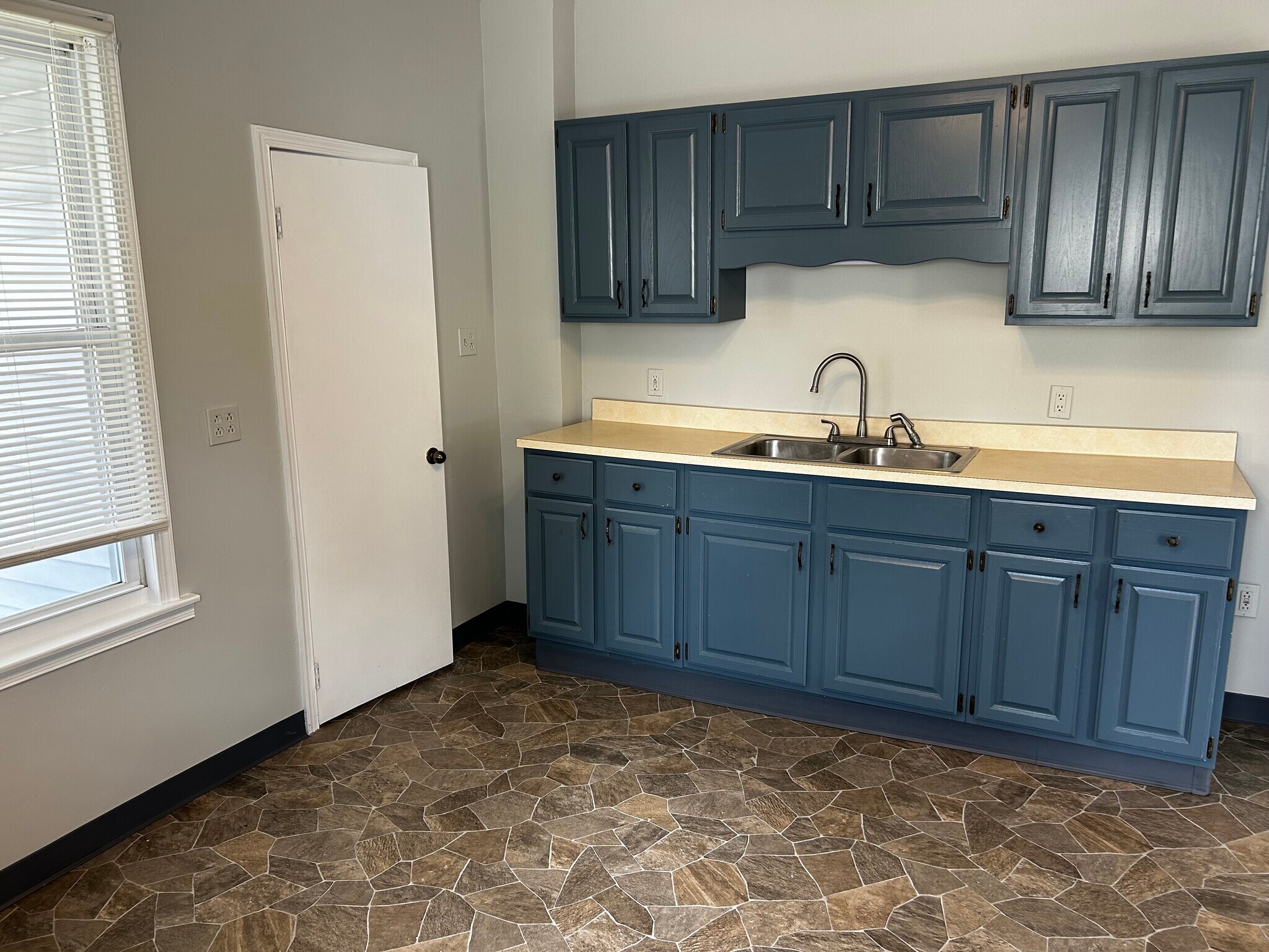 Kitchen - 1307 Quincy Ave