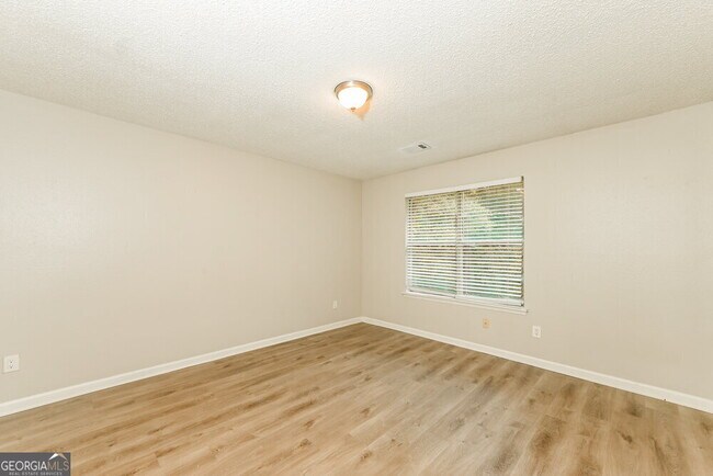 Building Photo - 1612 Picadilly Ct NE