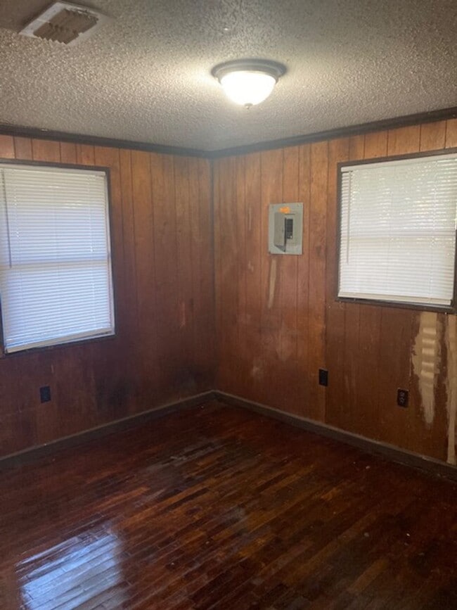 Building Photo - Gulfport 4 Bedroom