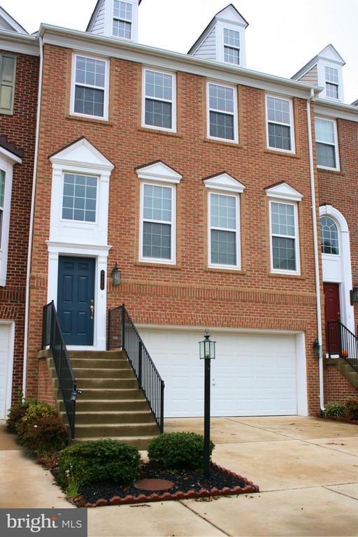 Building Photo - 8250 Red Carnation Ct