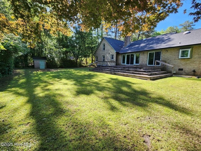 Building Photo - 1107 Greenway Dr