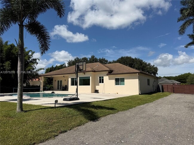 Building Photo - 5600 SW 199th Ave