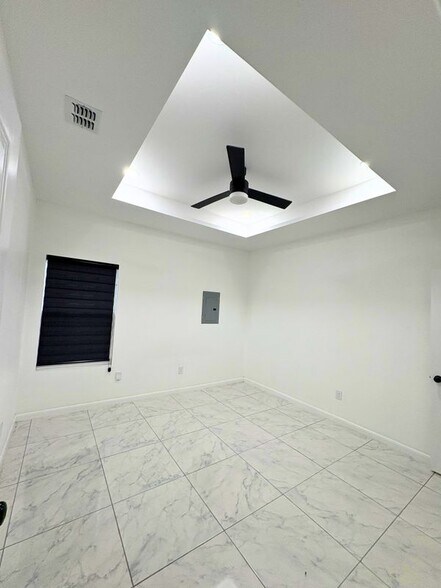 Building Photo - 912 N Woodson Ave