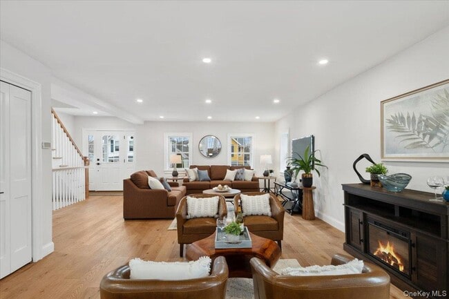 Building Photo - 32 Ackerman St