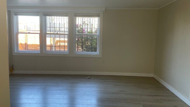 Building Photo - 867 30th St