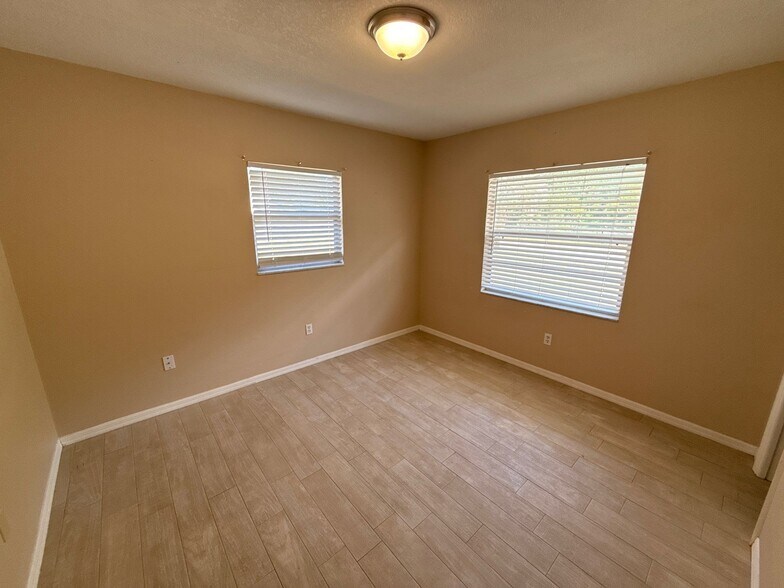 Building Photo - 2550 E Constance Ct