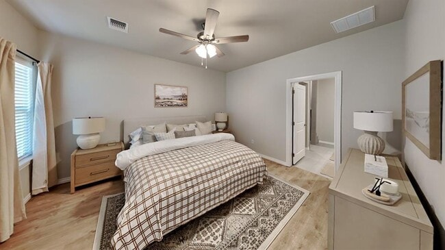 Building Photo - 6801 Labelle Dr